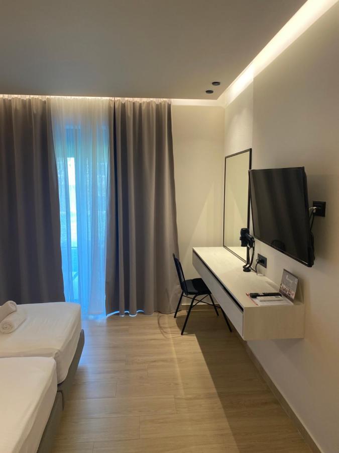 Barbie Hotel Apartments เอียลิซอส ภายนอก รูปภาพ