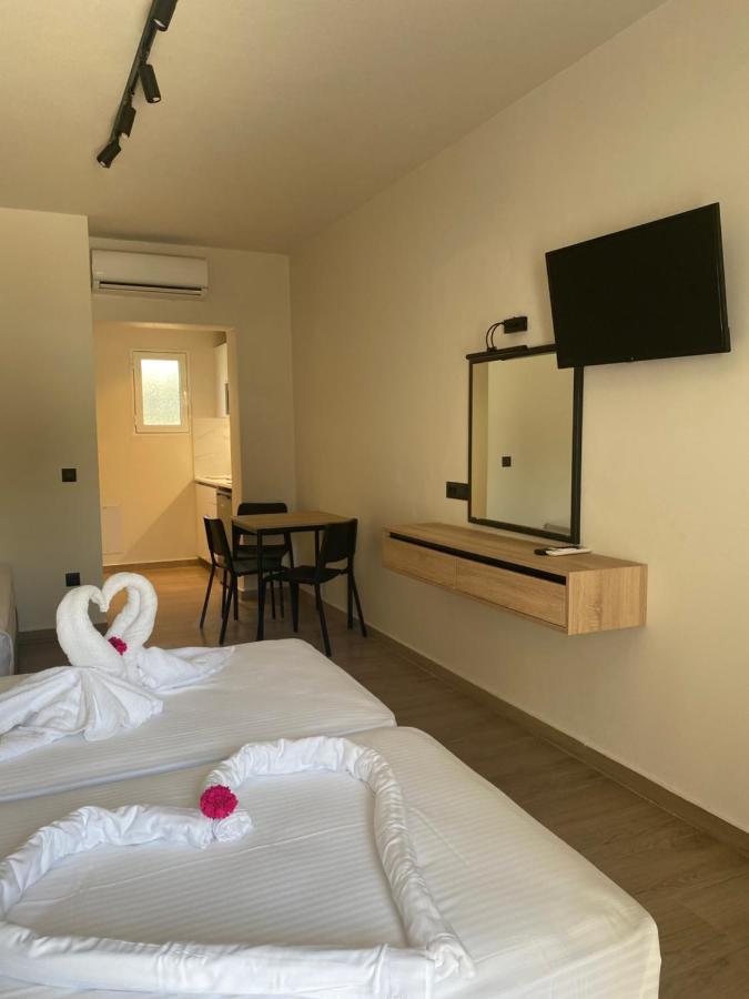 Barbie Hotel Apartments เอียลิซอส ภายนอก รูปภาพ