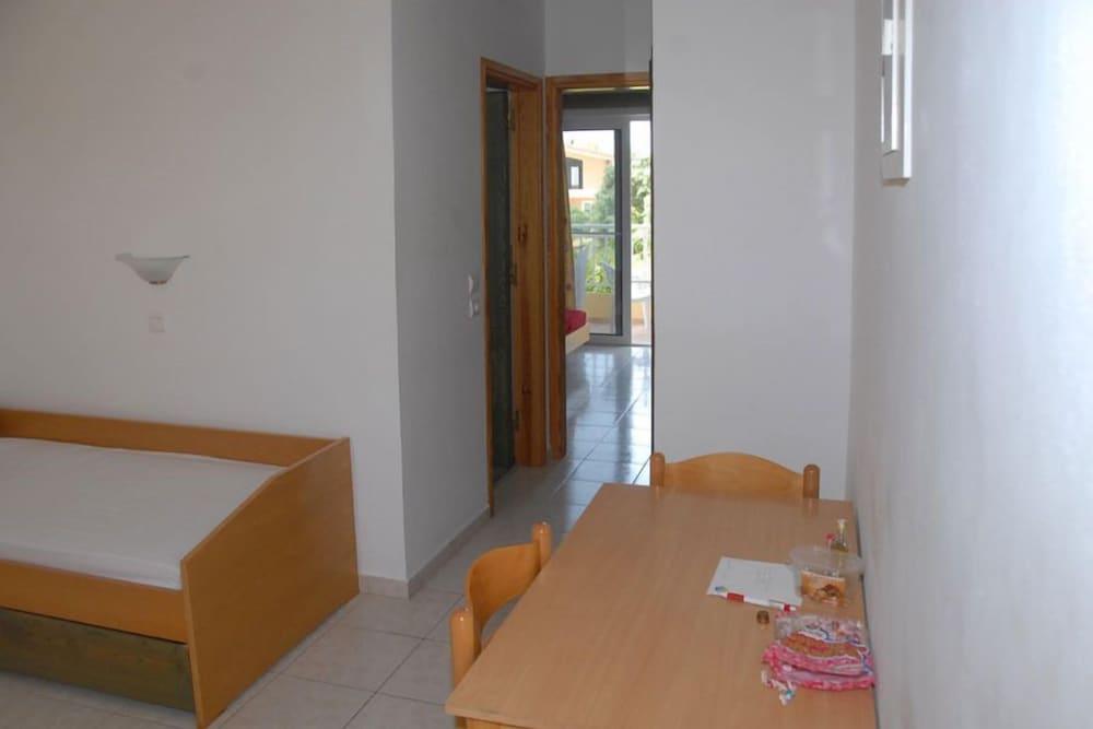 Barbie Hotel Apartments เอียลิซอส ภายนอก รูปภาพ