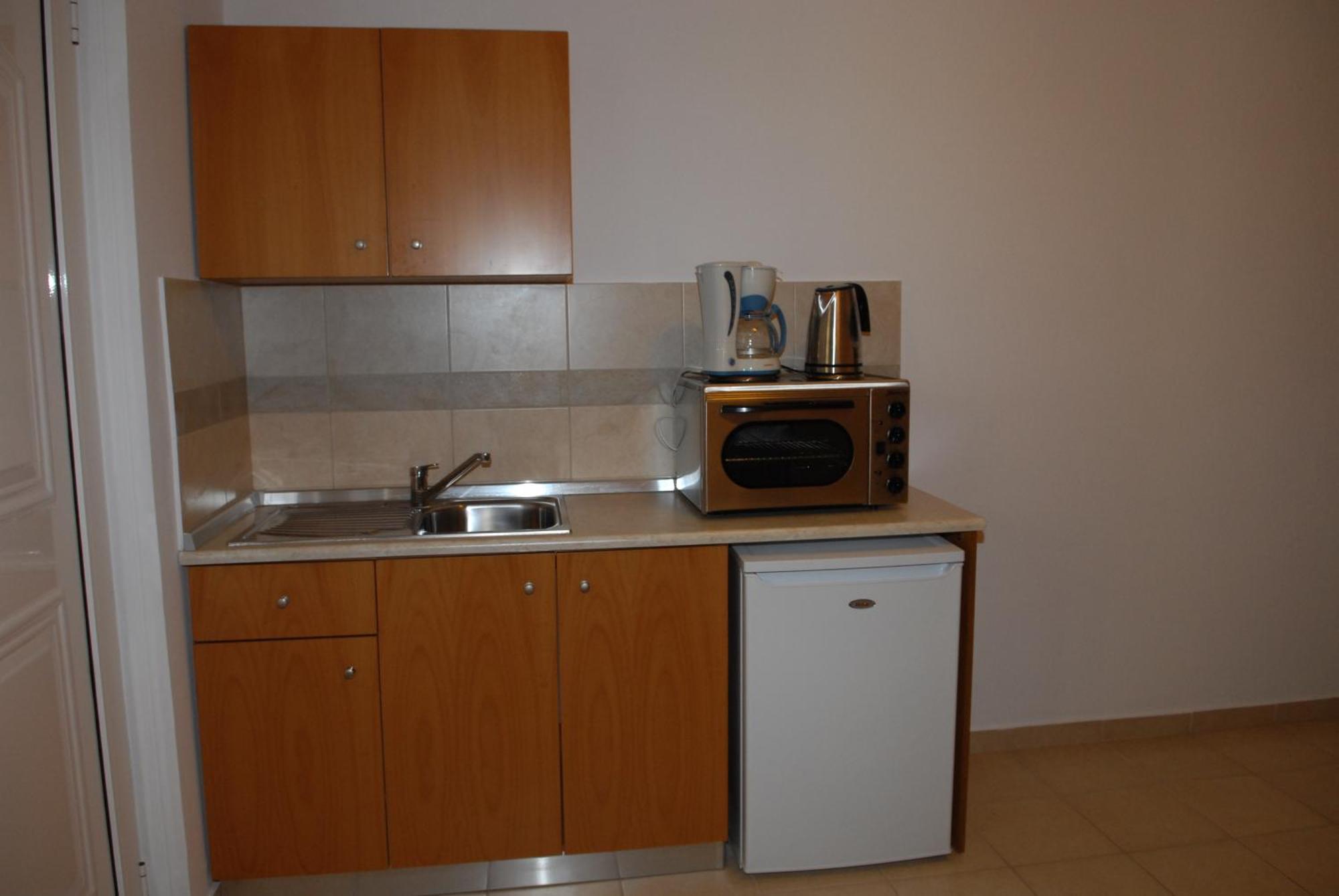 Barbie Hotel Apartments เอียลิซอส ภายนอก รูปภาพ